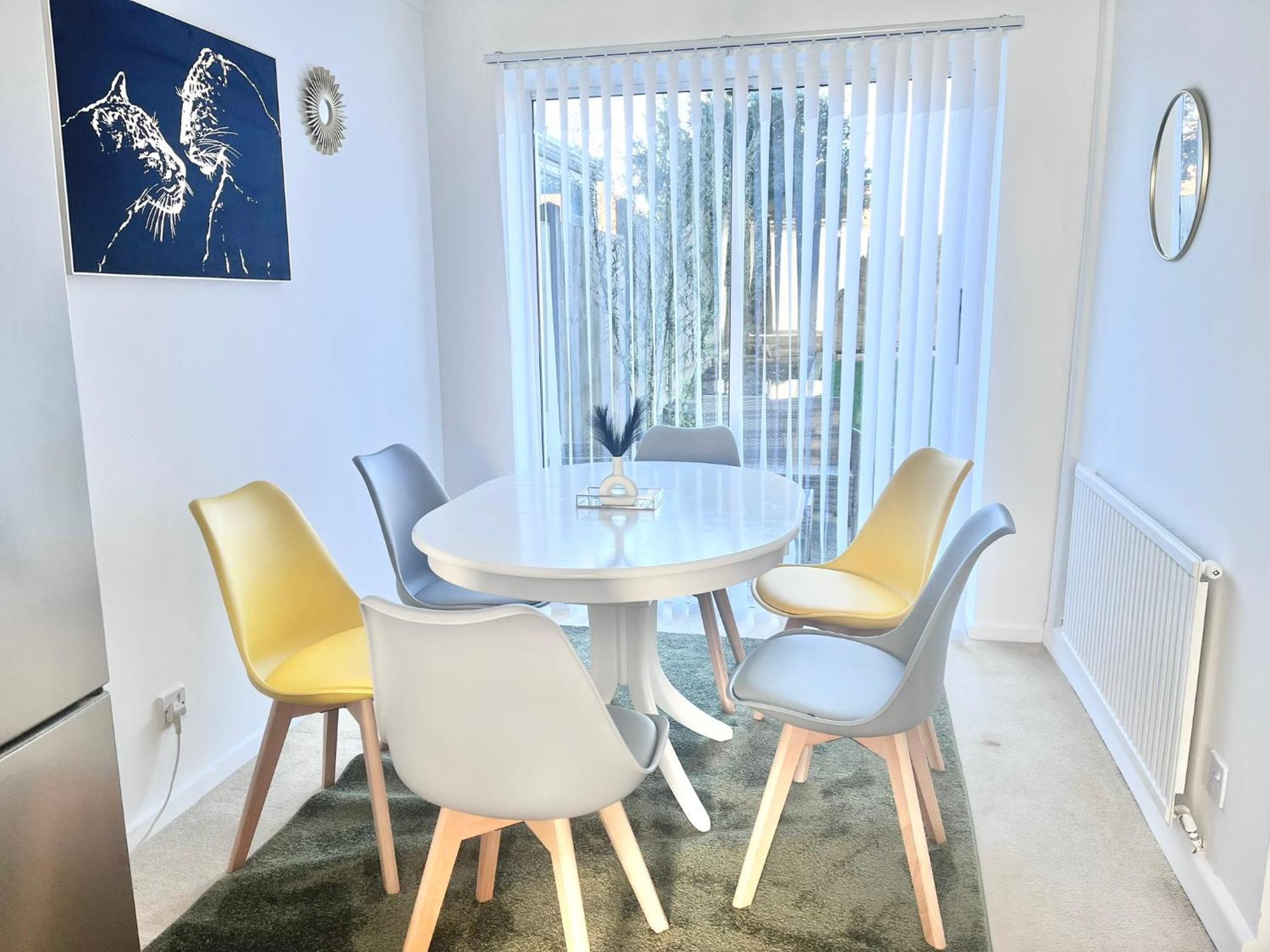 Lush House Close To Ashford Town Centre With Driveway Eksteriør billede