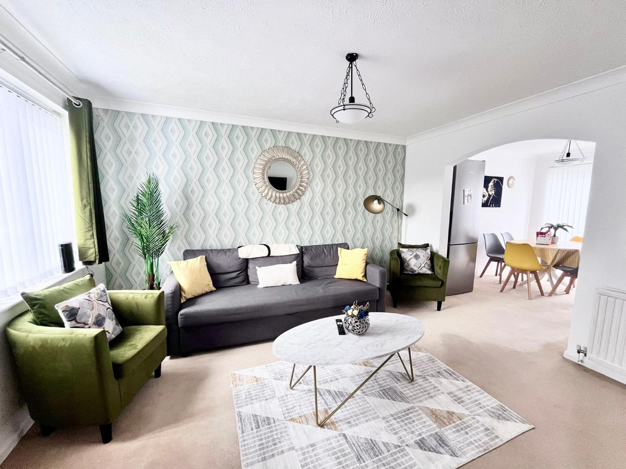 Lush House Close To Ashford Town Centre With Driveway Eksteriør billede