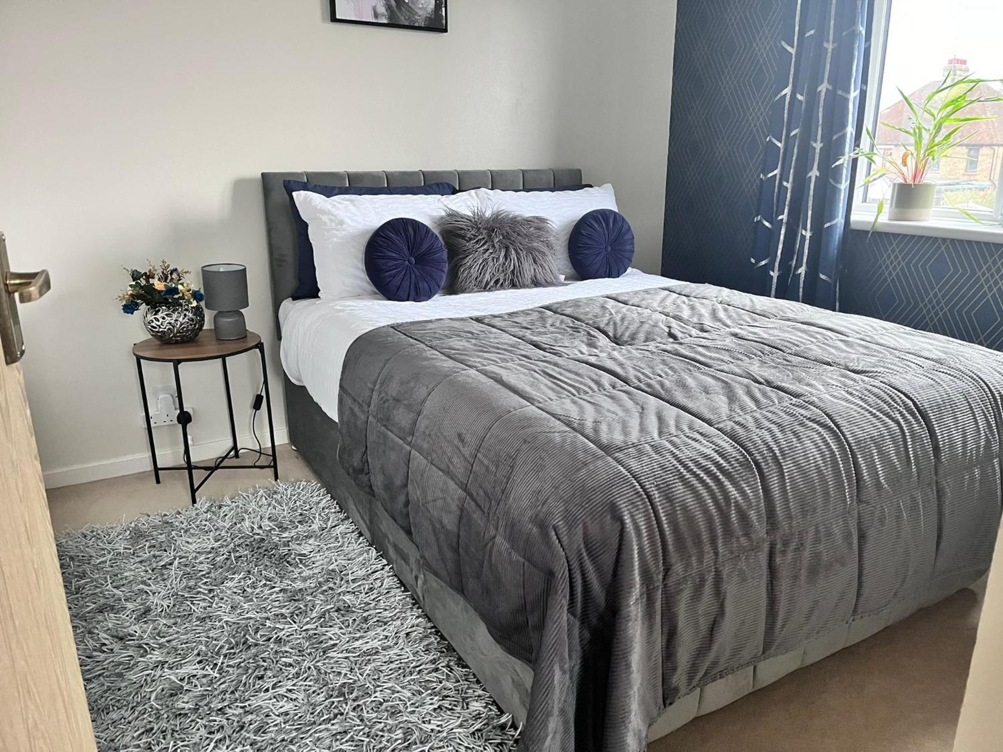 Lush House Close To Ashford Town Centre With Driveway Eksteriør billede