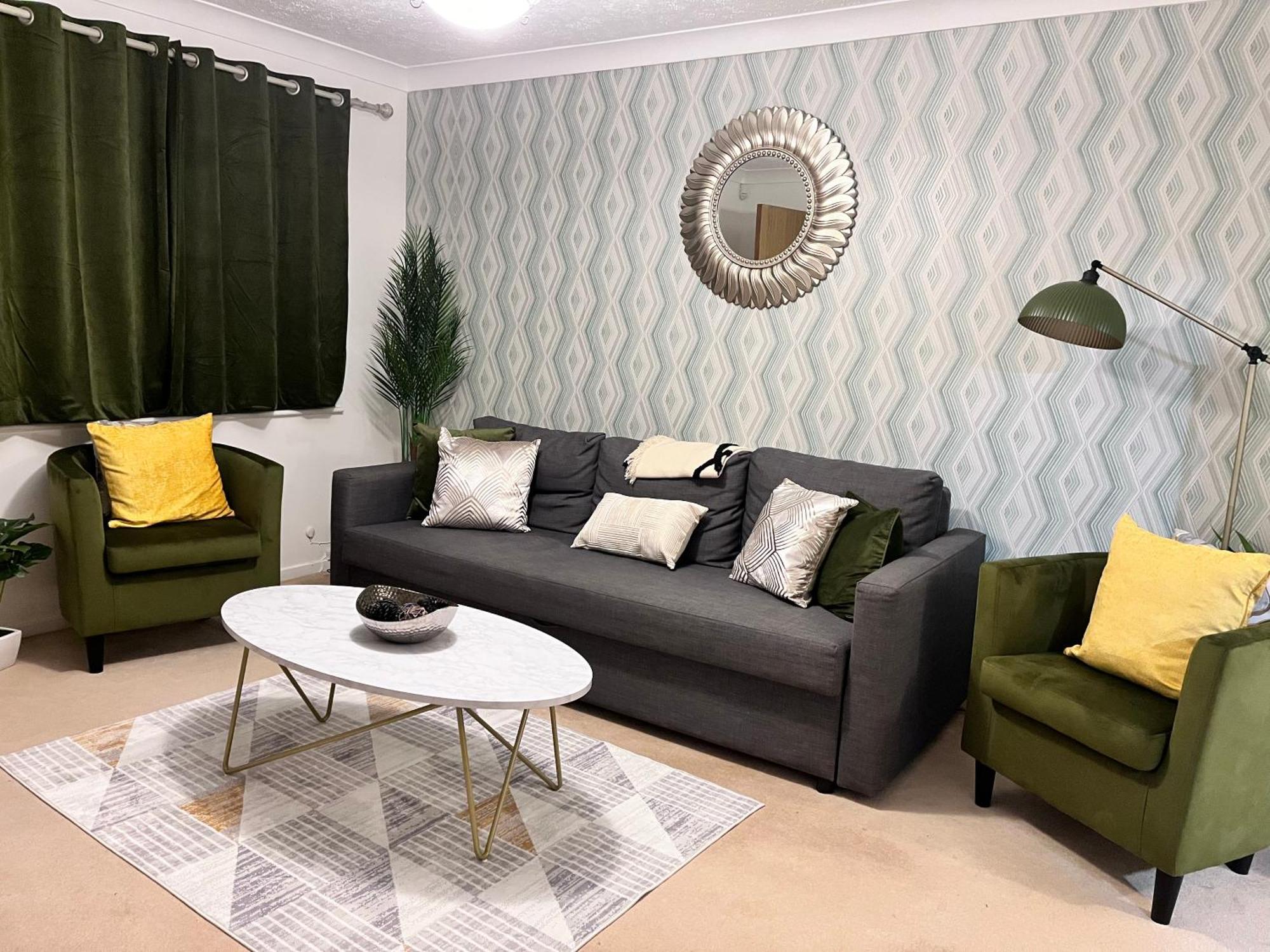 Lush House Close To Ashford Town Centre With Driveway Eksteriør billede