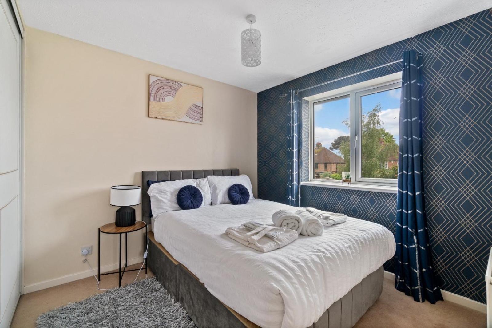 Lush House Close To Ashford Town Centre With Driveway Eksteriør billede