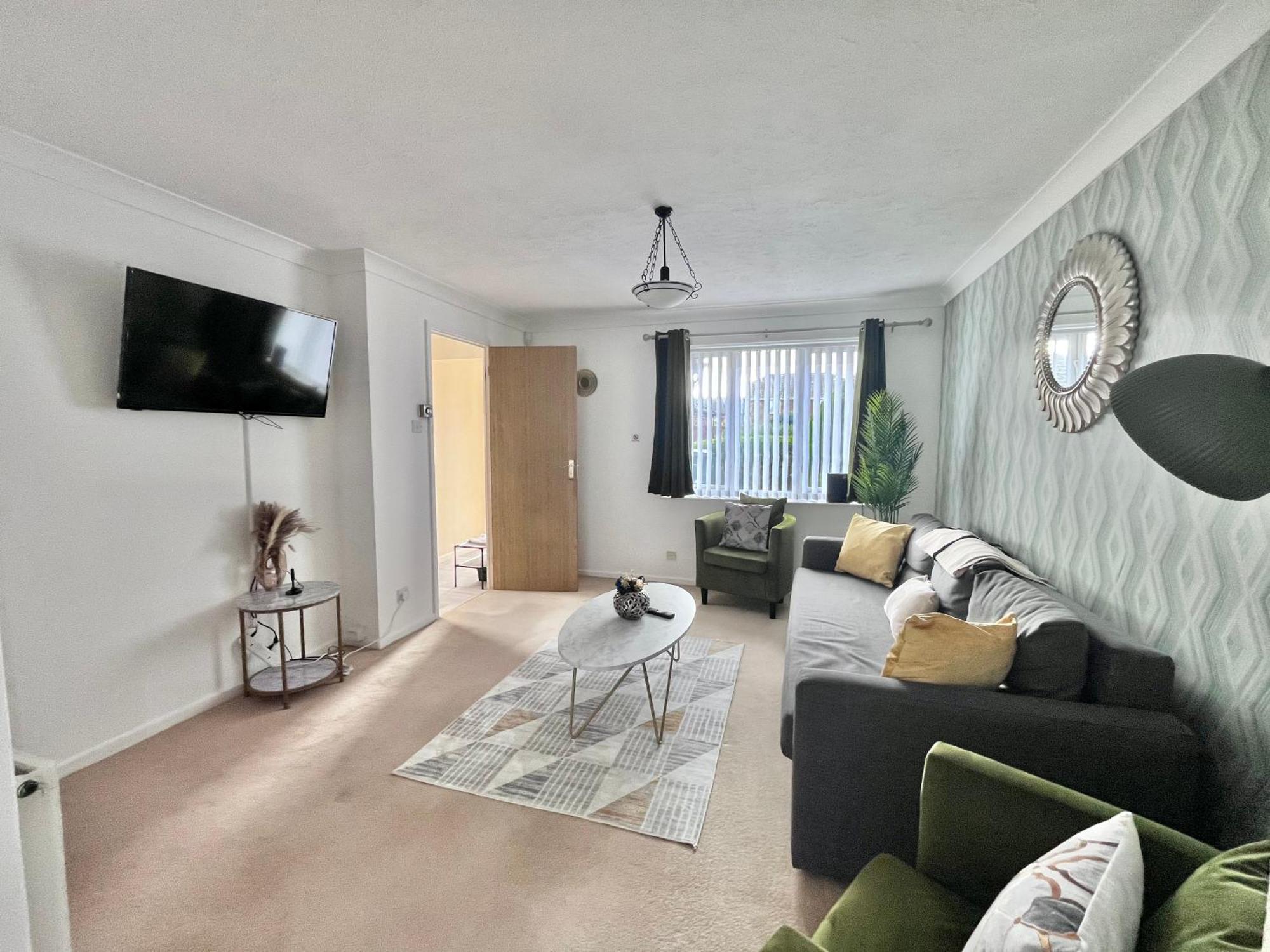 Lush House Close To Ashford Town Centre With Driveway Eksteriør billede