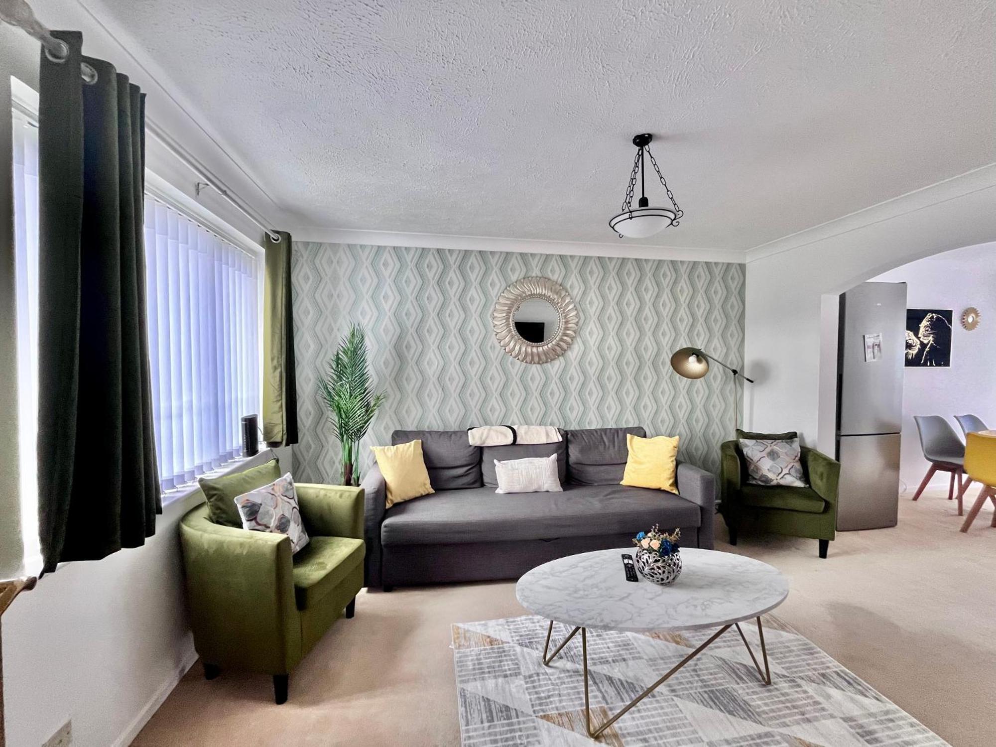 Lush House Close To Ashford Town Centre With Driveway Eksteriør billede