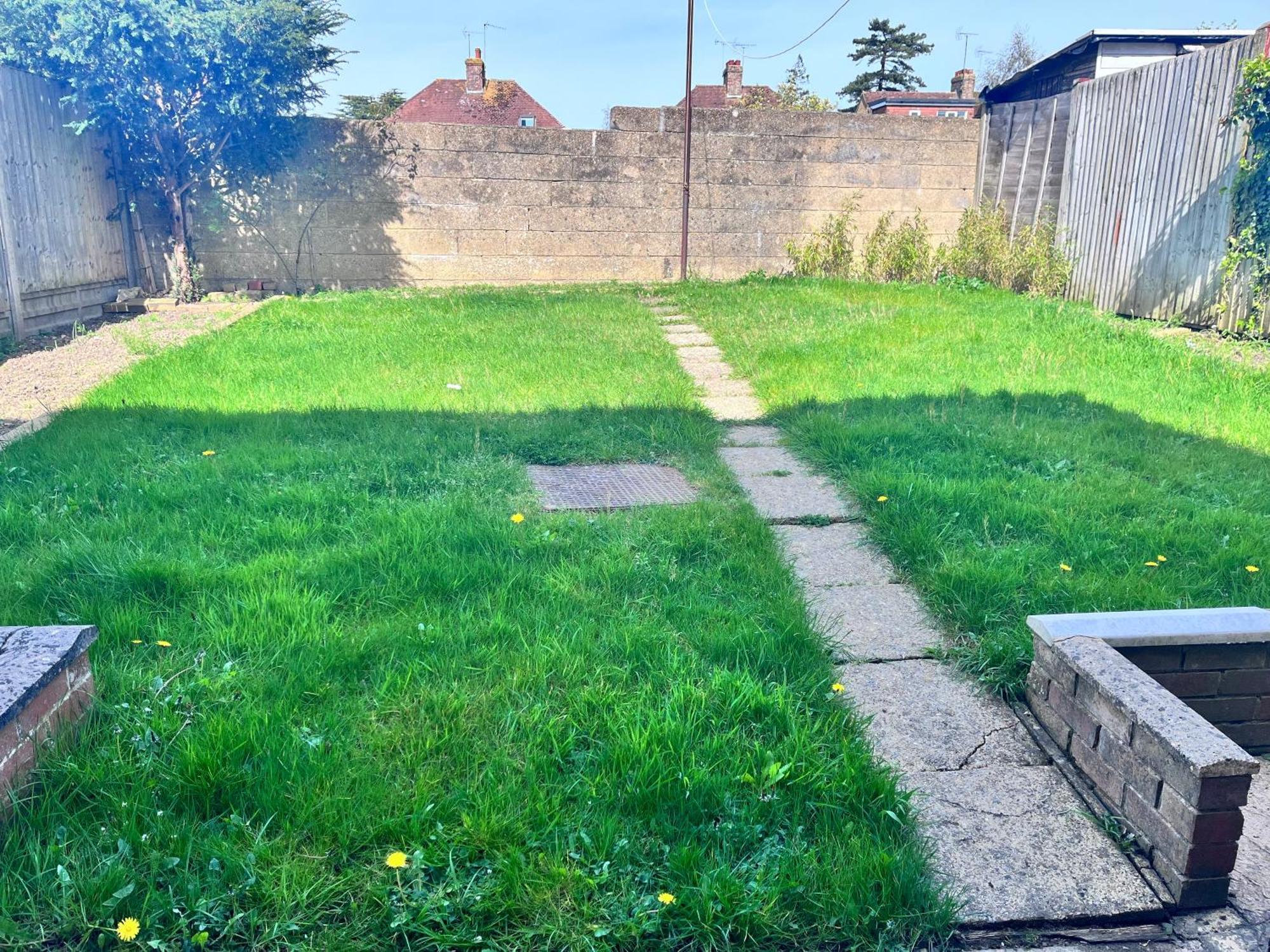 Lush House Close To Ashford Town Centre With Driveway Eksteriør billede